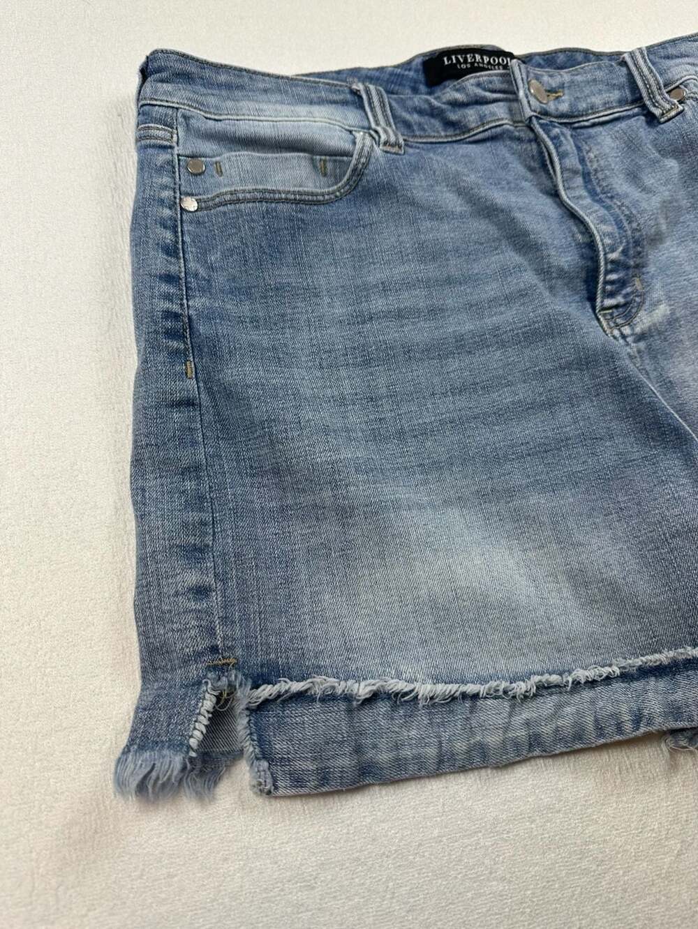 Liverpool Los Angeles The Short Raw Hem Frayed Denim Jean Shorts Women’s 12 /31 - Picture 10 of 10